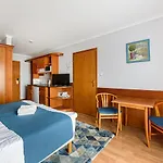 Club Hotel 3*
