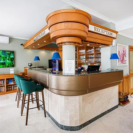 Club Ξενοδοχείο 3*