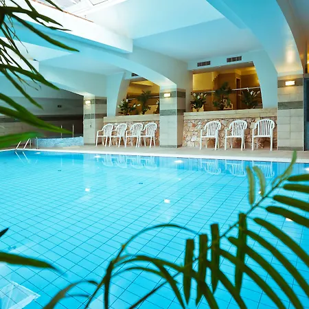 Club Hotel 3*