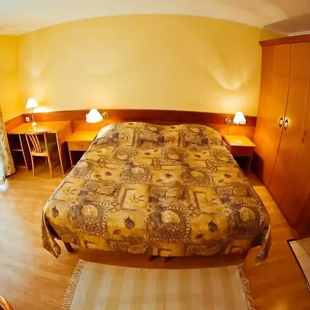 Club Hotel