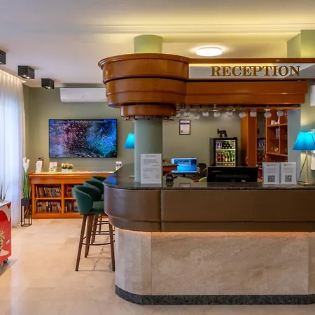 Club Hotel