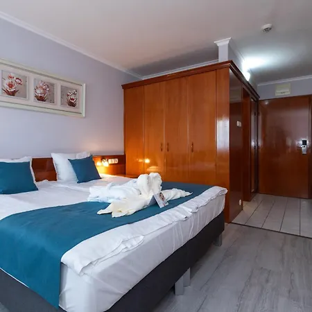 Club Hotel 3*