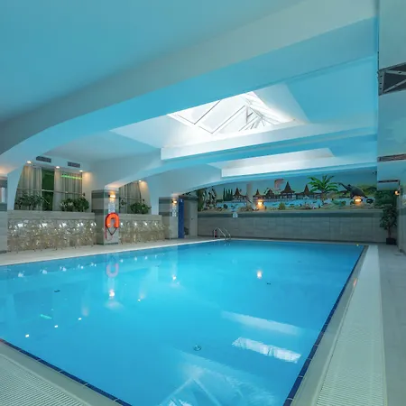 Club Hotel