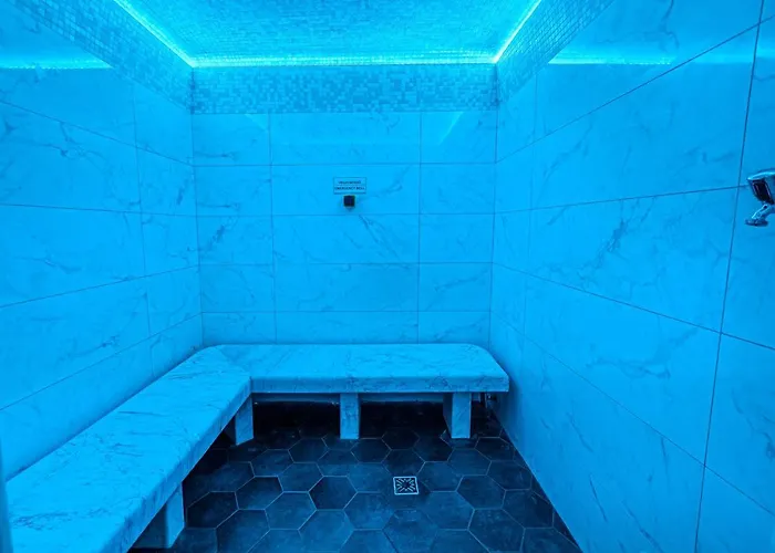 Club Hotell 3*